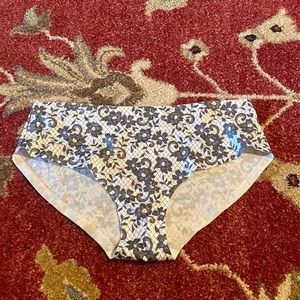 Victoria’s Secret HipHugger Panty NWOT